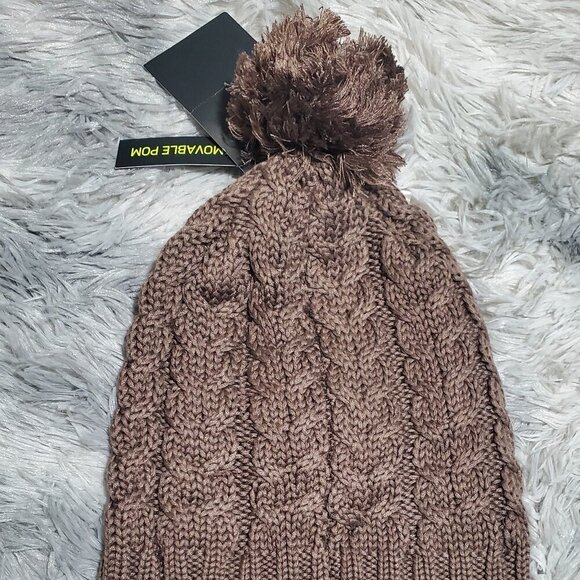 Nike Women's Knitted Beanie Cap Hat With Removable Pom NWT Fall Winter Trending - Picture 2 of 9